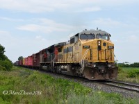 Without a doubt the most interesting train lately is the daily 509 between London, Sarnia and back to London. Here GECX 9461 leads back to London with CN 8840 trailing.