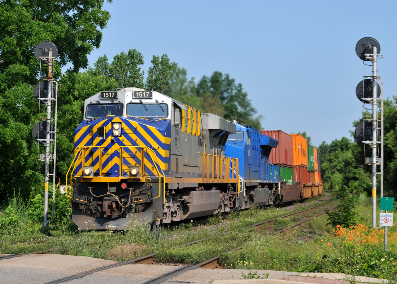 CN Q14891 03 splits the signals at Hardy with CREX 1517, GECX 2038, and 152 cars