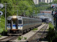 With a schedule change taking place three days after this shot was taken and one track being taken out of service on the Deux-Montganes Sub in the Town of Mount Royal (because work is starting on the REM light rail project), meets such as the one shown here are now impossible. On the last weekday rush hour under the old schedule, RTM 915 is approaching Mont-Royal Station at left, while at right RTM 946 is leaving Canora Station and is about to enter the Mount Royal tunnel.