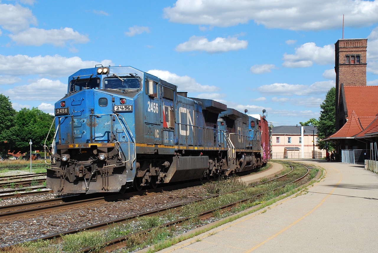 CN 435 slows to work the yard in Brantford with a pair of ex. LMSX C40-8Ws leading.  When I first saw it rounding the curve it almost looked like a very late NS 327 approaching with a Conrail leading.  One can dream.  Instead we have these "beauties"...