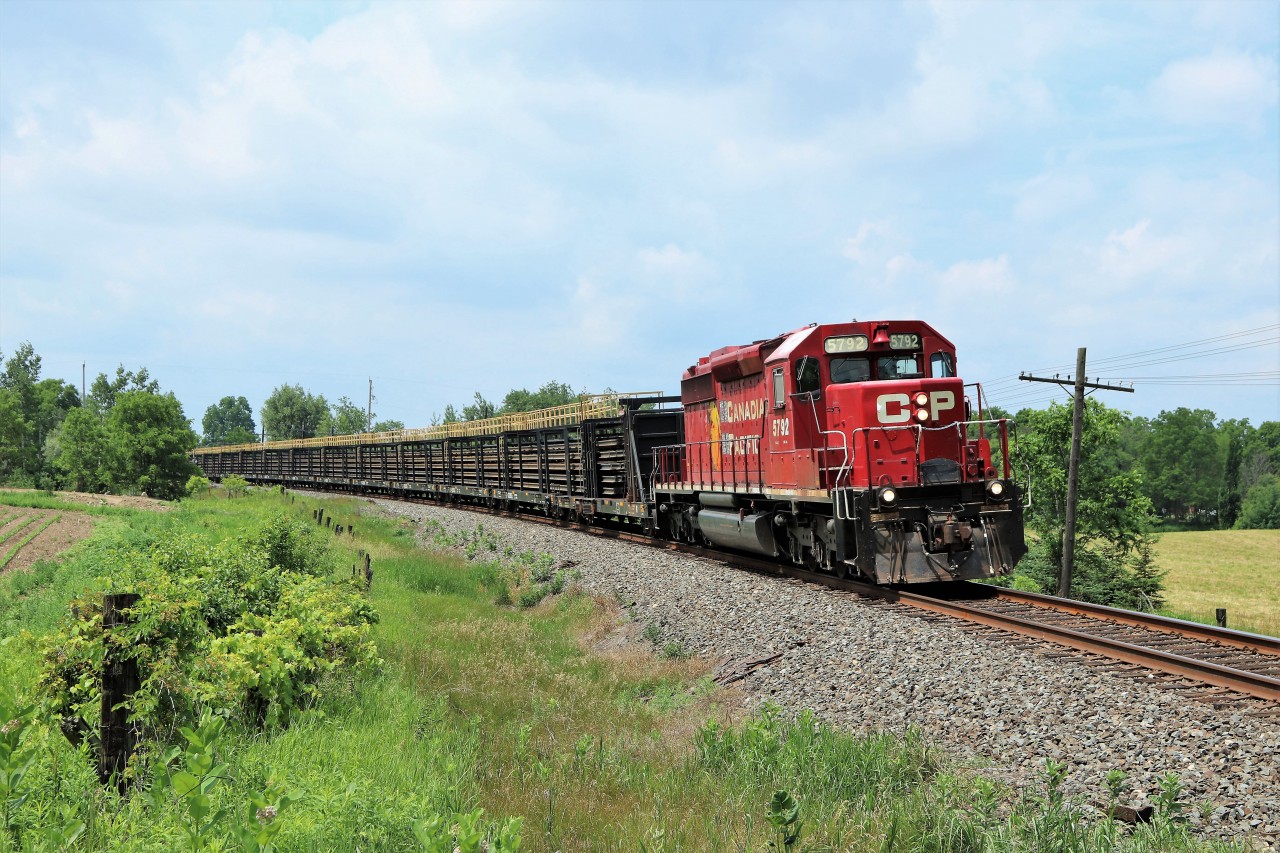 SD40-2, CP 5792 rolls around the bend at Victoria Road in Puslinch on the slow order for excessive heat hauling a full load of new track on its way to Toronto Yard.
