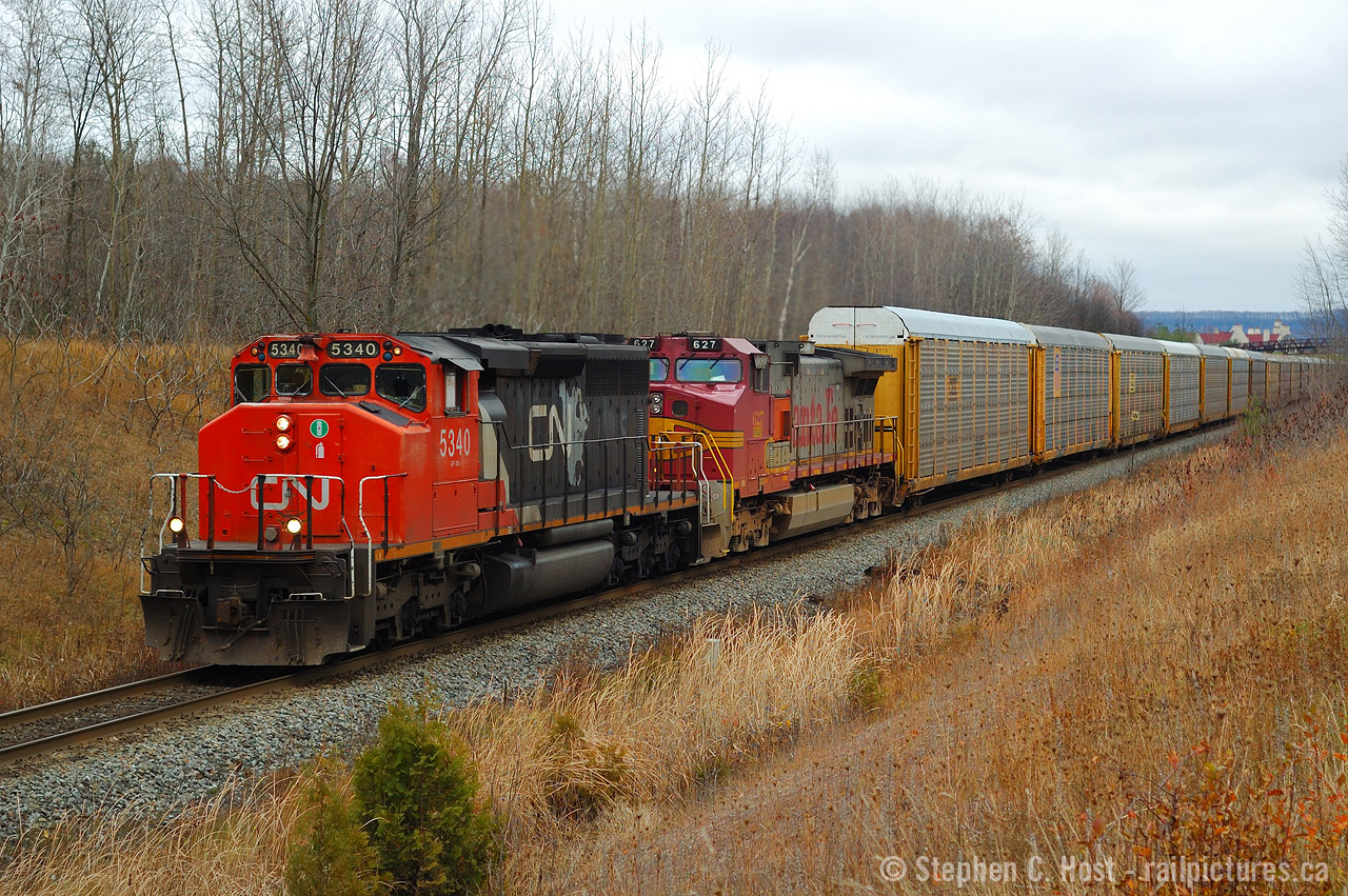 Mile 30, a famous spot for us 'fans and on November 12 2006 I went out on a lark and photographed only two trains. This was one of them and while at the time, I would have said 'wrong leader' - my slightly older self now says 'right leader'. The train is 422 and of course this sounded really good. These were golden days.