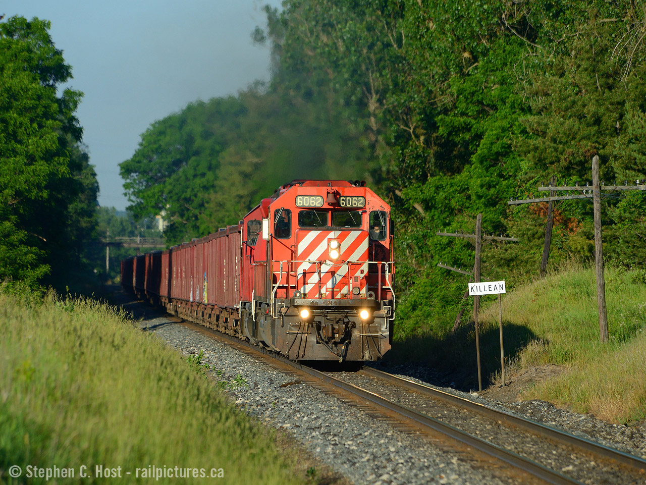 The time is 0724 and CP 6062 has the early morning light glowing on its action red stripes as a Herzog ballast train blasts by to load in Sudbury. Wasting no time, the hogger of this train averaged 49 MPH between London and Guelph Junction, chasing was a futile effort, but bagging one of these in 2018 was not.
Action red stripes leading in 2018 is a very rare thing - there are three GP38-2's in this paint scheme that are active, and maybe a small handful of re-activated SD40-2's so finding action red on the point, once common, is now almost a lottery draw. It was also nearly 5 years since my last  photo here.