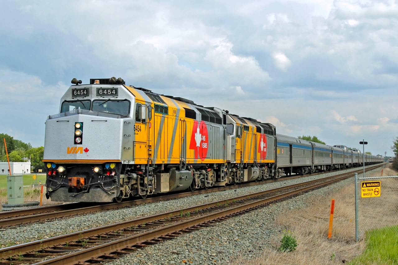 Not the best lighting conditions but could not resist the opportunity to catch a pair of 40th anniversary VIA locos.  F40PH-3 units VIA 6454 and 6416 lead #1 through Ardrossan running about 11 hours late.