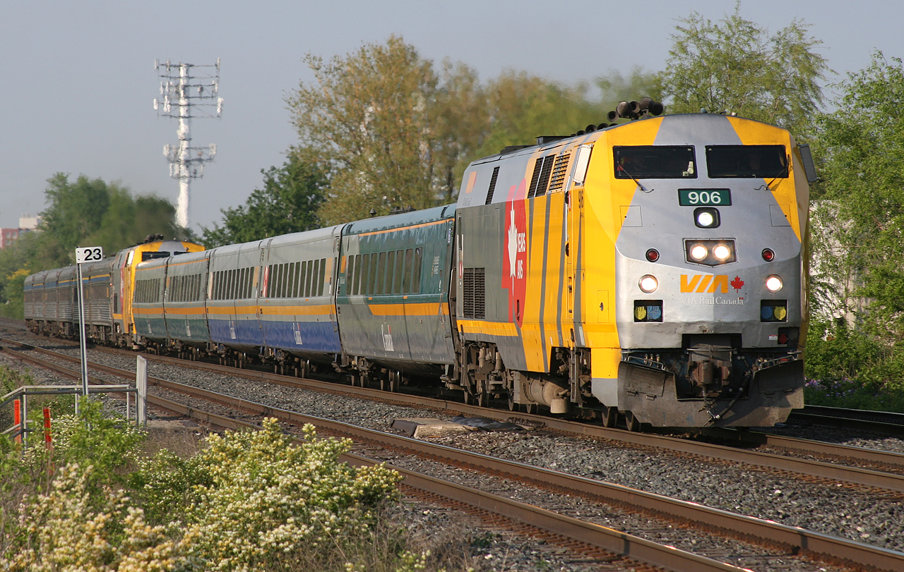 The Sunday edition of VIA 75 usually features a J train consist with equipment for weekday only train 82 tacked on the tailend.  At London, the deadhead crew riding 82, will separate their train from 75's and take it around the wye in London while train 75 resumes it's journey to Windsor.  VIA 906 and 5 LRC cars make up train 75 and VIA 905 with 6 HEP cars will be train 82 in the morning.