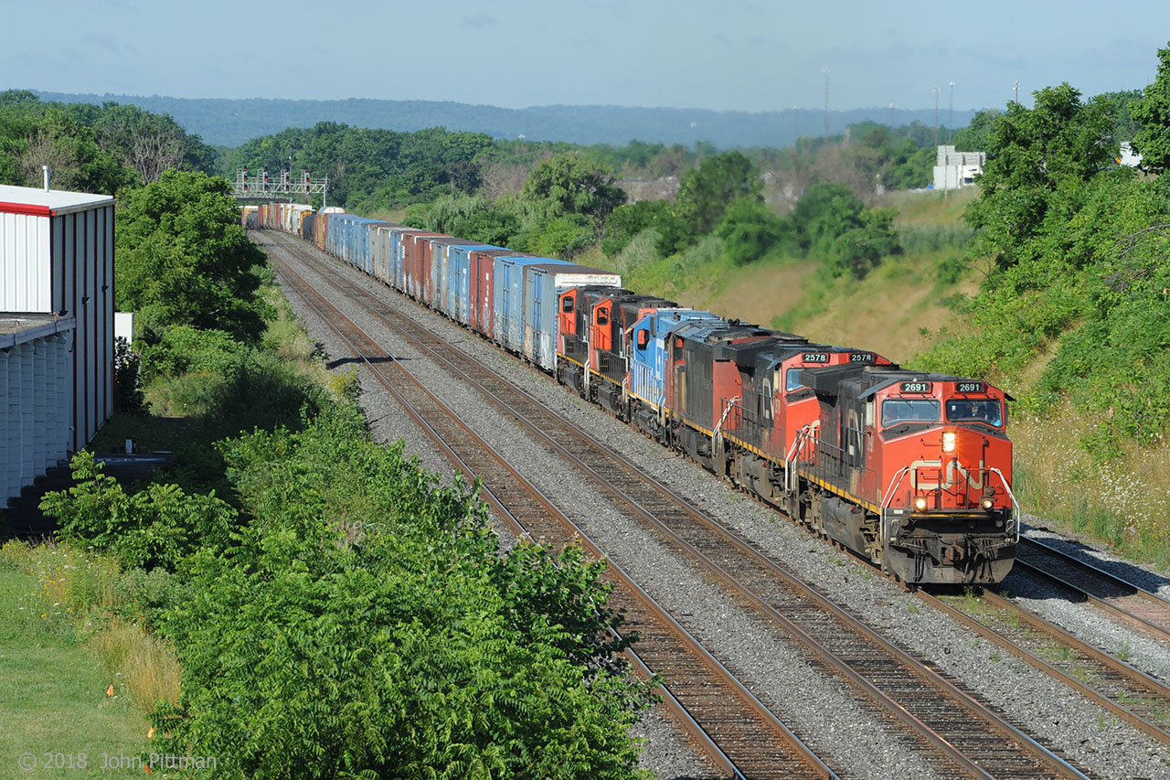 Six locomotives on CN 422 - three GE and three EMD/GMD. Locomotives are 2 of Dash9-44CW, Cowl Dash8-40cm, GTW 5849 GP38-2, SD75i, SD75i. Close inspection of the exhaust stack areas showed that only the GE's were running. First blue GTW I've seen in a long time.