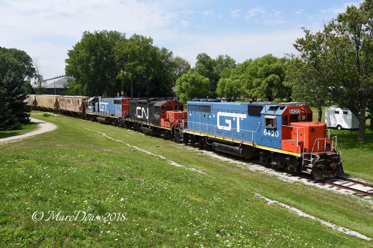 GTW 6420, CN 7046 and GTW 6221 shove a cut of 7 cars into the elevator in Sarnia.