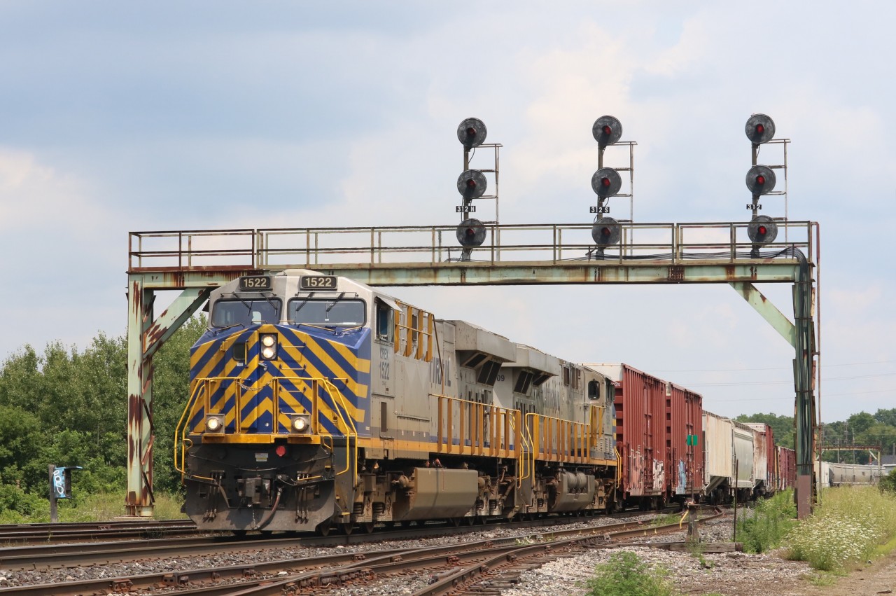 A pair of leasers lead X397 through Paris.