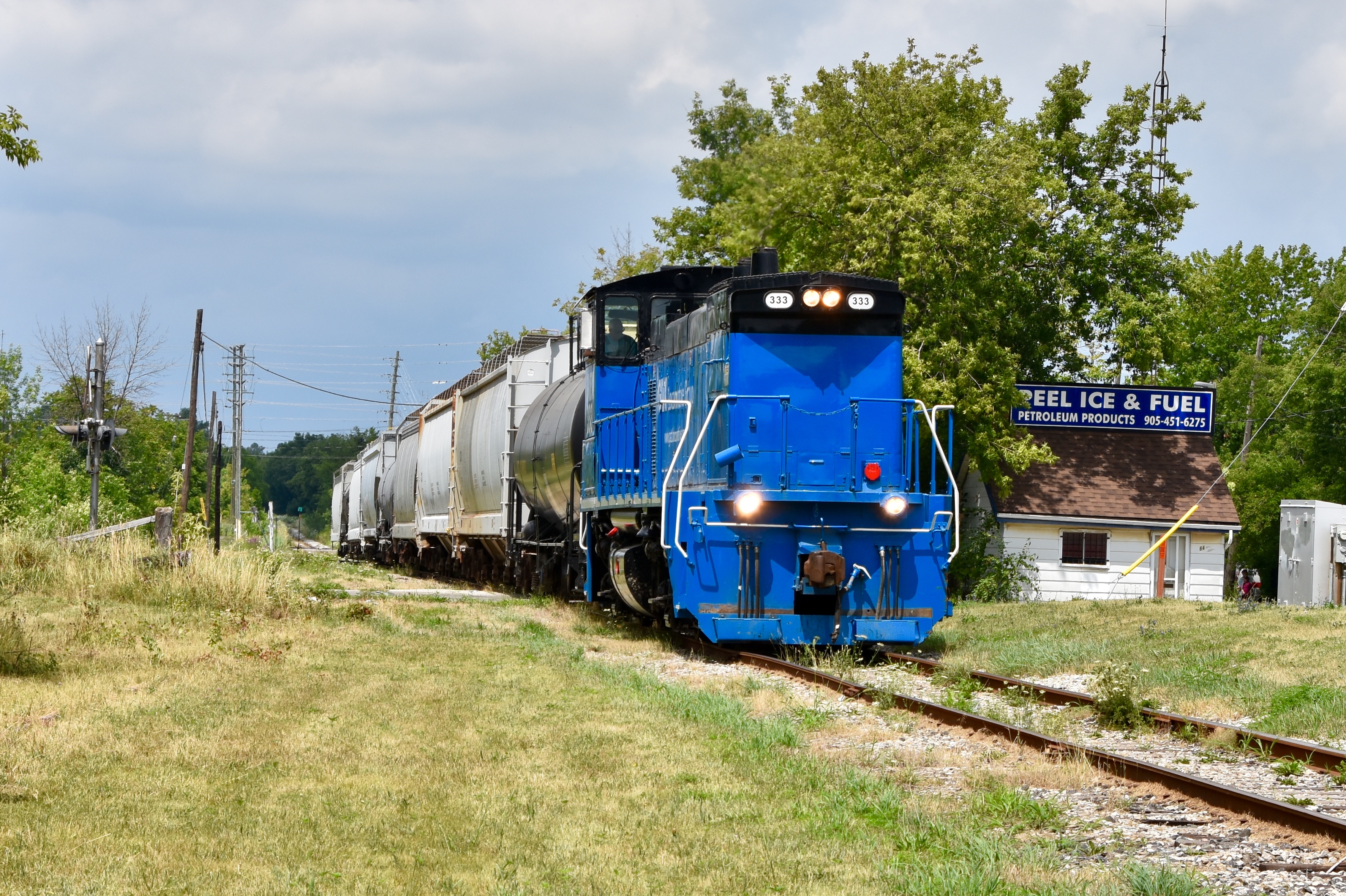 Railpictures.ca - Graydon M Johnston Photo: GMTX 333 leads a fairly ...