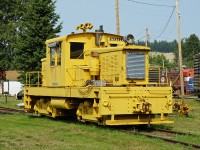Built in April 1943 by Atlas Car, #1990 65-ton yard switcher was used by Canadian Forest Products (Canfor) in Port Mellon. In the 1950s it was used by the United States Army at the Anniston Ordnance Depot in Alabama. Purchased by the museum in 1990, this engine is fully operational and is used by the museum to move the museum collection of rolling stock.