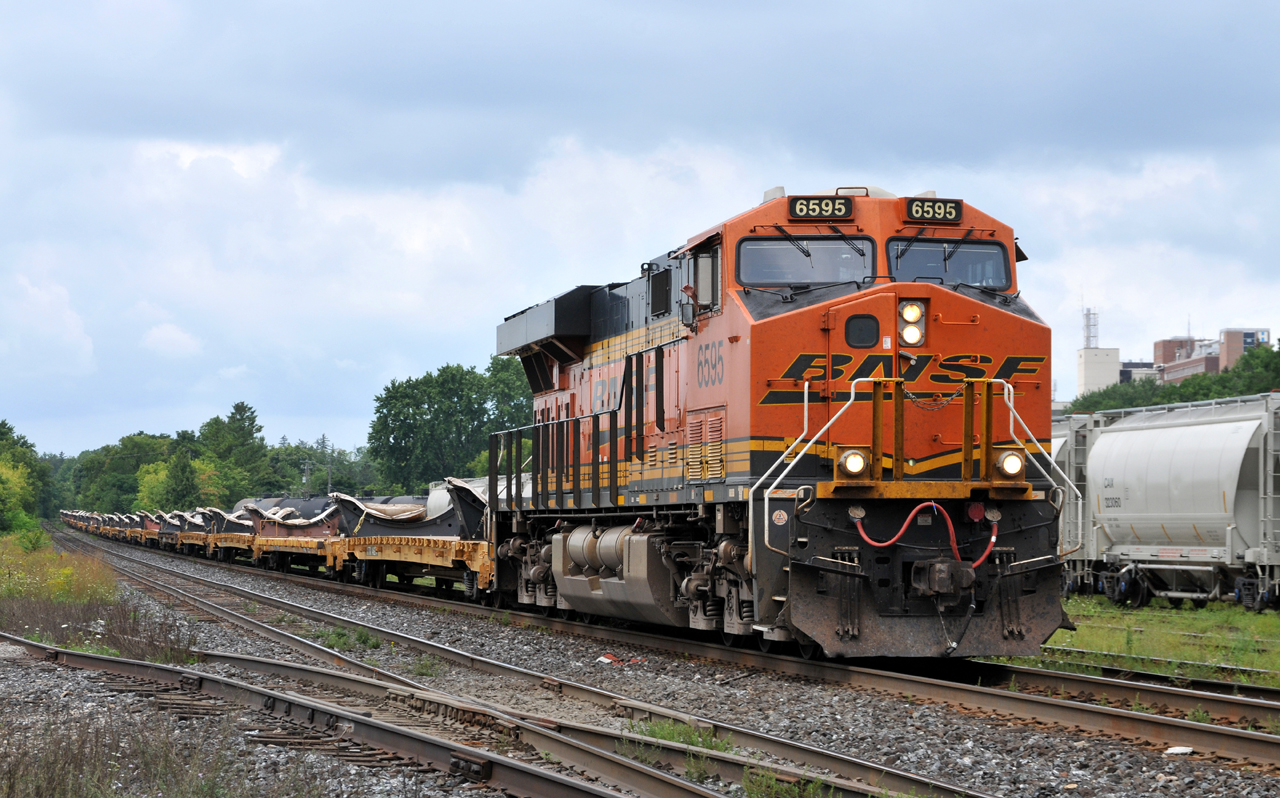 With Enginman Lucas at the helm, CN X30891 16 descends into Brantford with BNSF 6595 leading the way of 75 cars. BNSF 4686 is in DPU position on the rear of the train