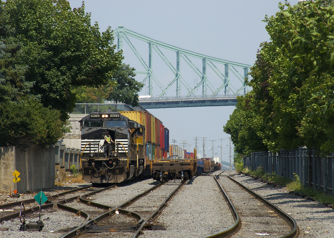 CN 543 (with NS 9674 & UP 8972 for power) is getting ready to leave the Port of Montreal with a cut of intermodal cars. At right are baretables which it had brought into the port.