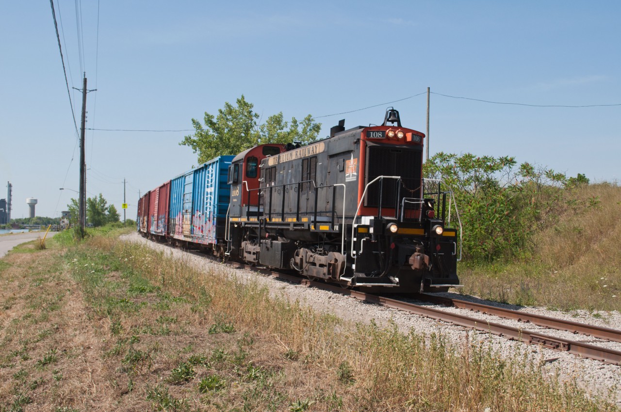 59 years and still kicking. MLW S-13 Trillium 108 has had quite the history, as it spent much of it's life in Newfoundland on CN, before being bought by Trillium in 1999. Here, 108 brings a load of cars down the steepest grade (though this is just the top) in Canada. It just finished servicing the Fonthill Spur (up ontop of the hill behind the train) up in Thorold, and it's heading down to St Catharines, to the few industries that still exist down off of the Grantham Spur.