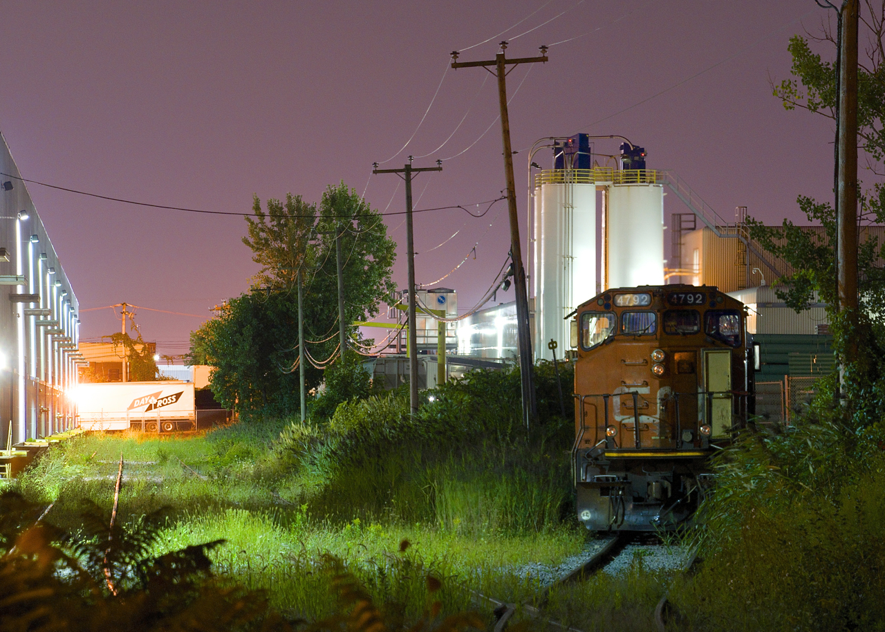 The final train to run on the Doney & St-Francois spurs and the final CN 564 stops to open the fence just before picking up the last 4 cars on the line (hoppers at Ipex). They were supposed to start pulling up the tracks today already, in preparation for the construction of REM's light rail  line to the Trudeau airport to begin.