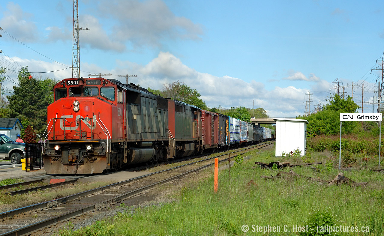 I didn't record the train number for this guy, but I am going to guess this is train 339 at 0926 AM passing Grimsby Station. Corrections welcome. Multiple Cowl units were quite easy to get in this timeframe.