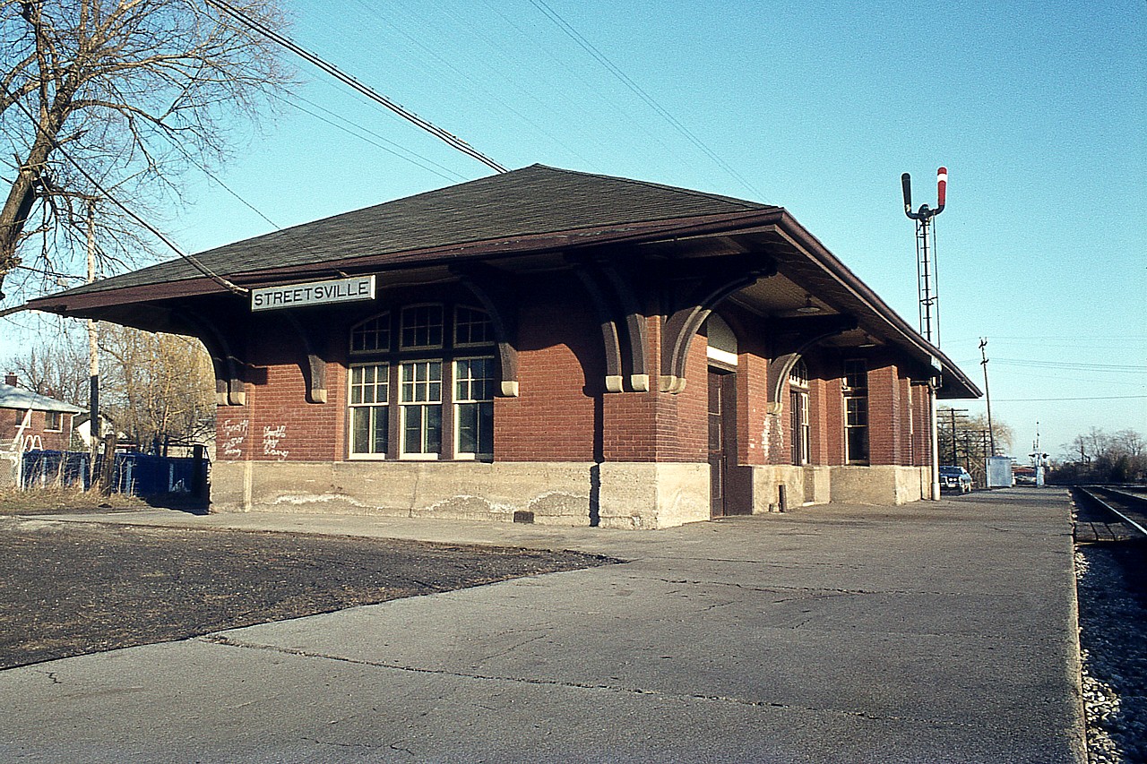 This old station, built in 1914, looks rather attractive and solid, but it didn't deter the CP from tearing it down back in 1982. It is pretty well forgotten now.
The building was located at the end of Old Station St., and was on the original Credit Valley line, a railroad that was bought out by CPR early in it's existence.  The last passenger train stopped here way back in 1961, but the station was used as a freight office up until near its demise.  More history gone.