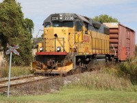 A homemade cross buck protects a private crossing east of Glenchristie as GEXR local 582 meanders down the Fergus spur at a leasurly 10mph as it heads back to Preston with a lone boxcar in tow. It will be interesting to see how this somewhat light on traffic branchline fairs when back under CN control.