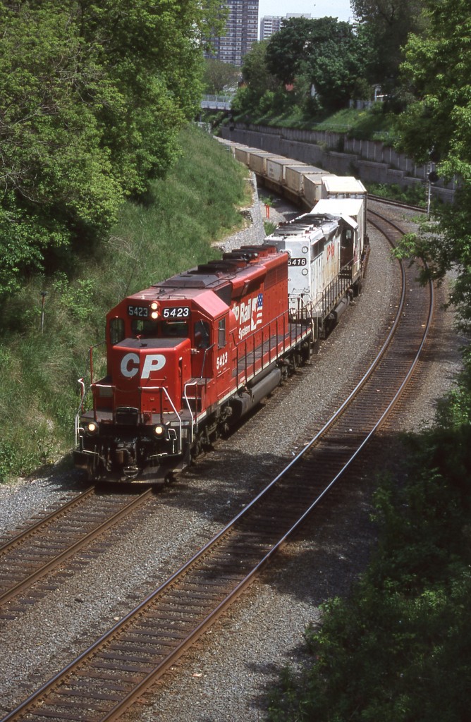 These were the interesting days for me on CP, loads of SD40's in so many paint variations. SD40-2 5423 began life working for Union Pacific while trailing unit 5416 started off on the KCS. The 5400 number series came from a number of second hand sources with many of the units still in former owners paint. Train 167 this day was destined for trackage rights over CN's Oakville subdivision before a brief trip up the short CANPA sub. to the container yard.The train has just exited the former TH&B Hunter Street tunnel in Hamilton.