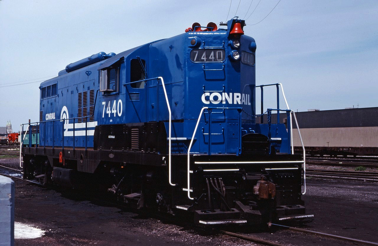 They must have been independent types at the St. Thomas backshop, coming up with their own version of the Conrail "blue" paint scheme. Several units received this version of paint, before more senior officers in the States put an end to this practice.

This unit was formerly NYC 6040 and PC 7440, originally equipped with a steam generator as a back-up unit for the passenger trains operating on the Canada Division. She was delivered in April 1957.