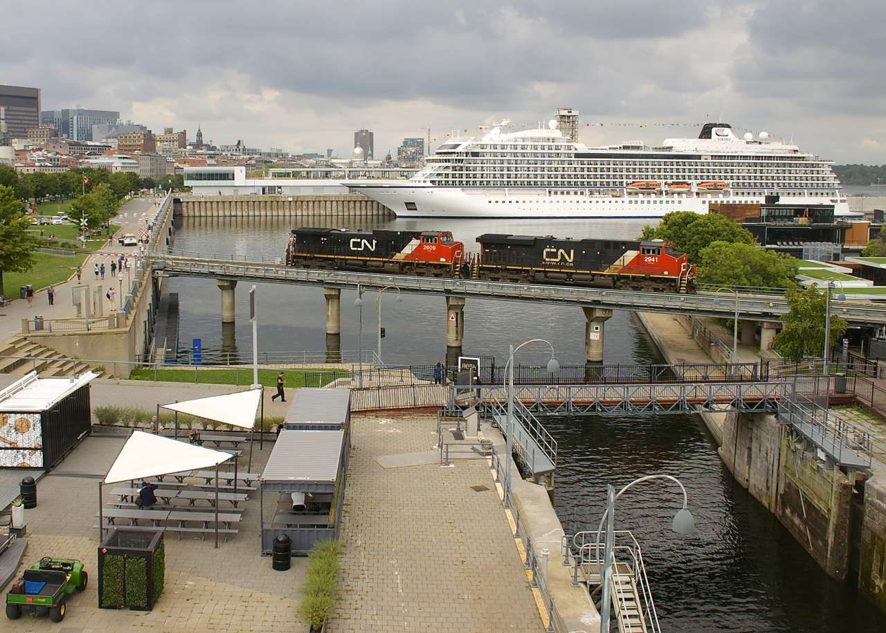 In a not very common move, CN 527 is heading into the Port of Montreal light power with CN 2941 & CN 2609. It will pick up cars to bring to Taschereau yard and combine it with the rest of its train, which was left on the Butler Spur. In the background is the cruise ship Viking Sea.