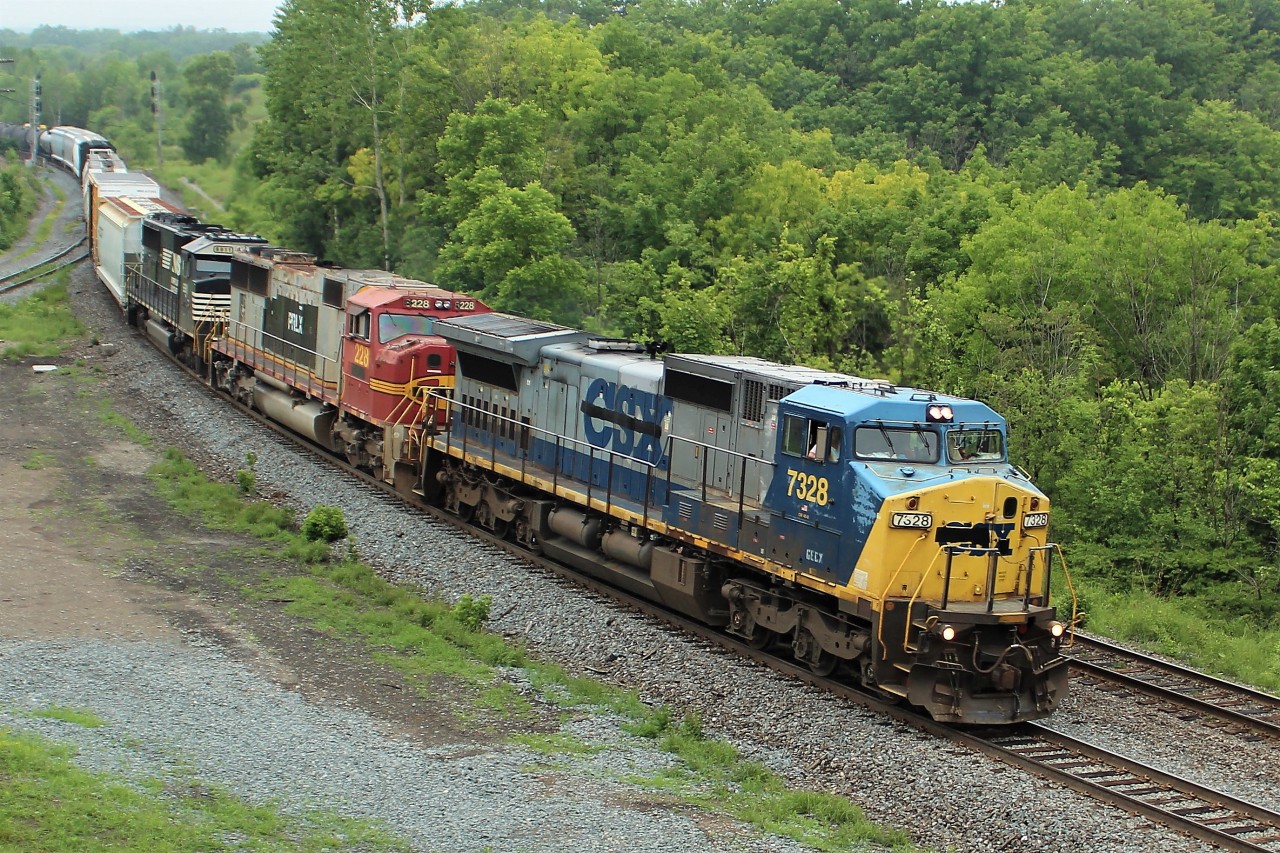 A fun lashup on this day for X384 as it heads from the Dundas towards the Oakville