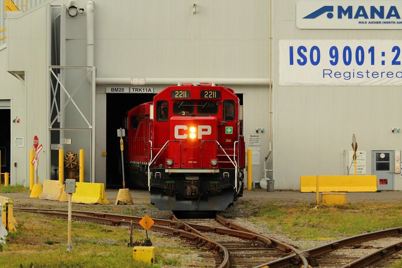 Was out fishing (as Steve calls it) in Hamilton's industrial area and heard CP talking about a diamond. That narrowed it down for me pretty quick so from the far east end where I currently found myself, I first went towards Gage. Seeing nothing, I next went over to the Irondale area in time to find CP laying on the horn to let the staff at MANA know to come open the gates. With a storm looming, I got this shot in what I feel was interesting lighting for the context. They pulled some gons out of there and then back to Kinnear they went. Unfortunately for me, the storm did what storms do and it was raining by the time they got to Main Street.