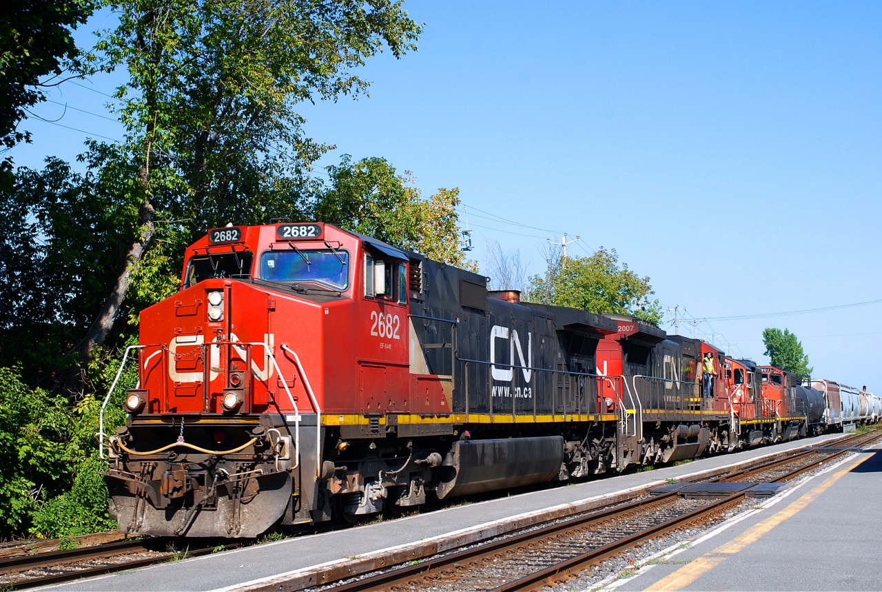 CN-2682 EF-644-F with CN-2007 EF-640-h plus 2 others locos   pulling a long convoy goin in Montréal Taschereau yard