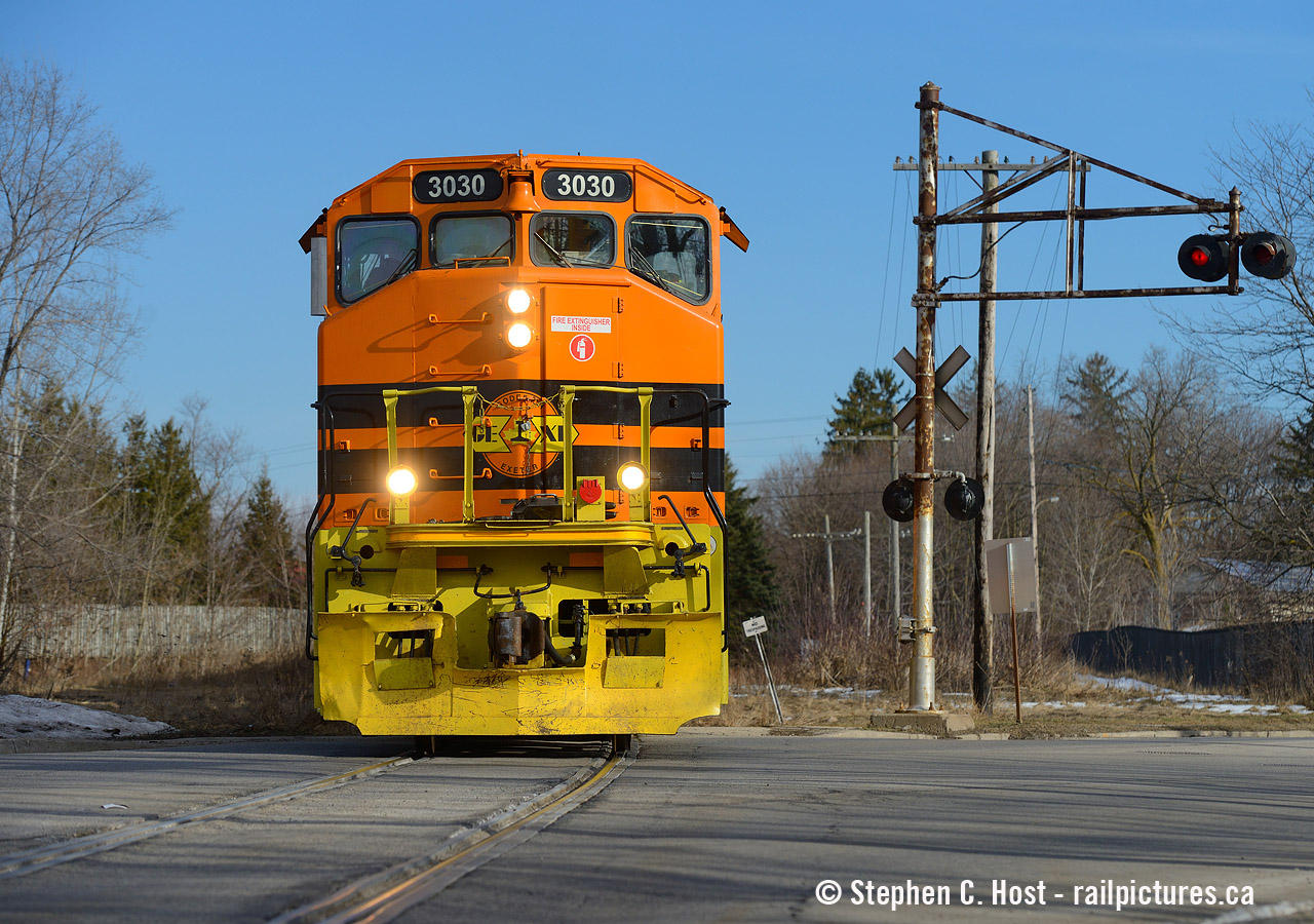 GEXR 580 is seen running 5 hours late, northbound in Guelph on the old CN Fergus subdivision, and the wide nose of a Canadian Cab is placed beside some very old original automatic crossing protection. While I took this photo I heard GEXR 582 at the junction a couple blocks to the south so instead of following this guy (the light was no good after this) I went to the jct to see what they where doing. That will be part 2/2 posted next.