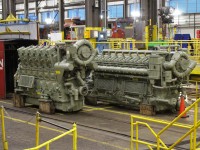 An opportunity to compare a GE EVO series engine (taller and shorter with 12 cylinders) with a GE FDL that powers the AC4400 units (longer and lower with 16 cylinders).