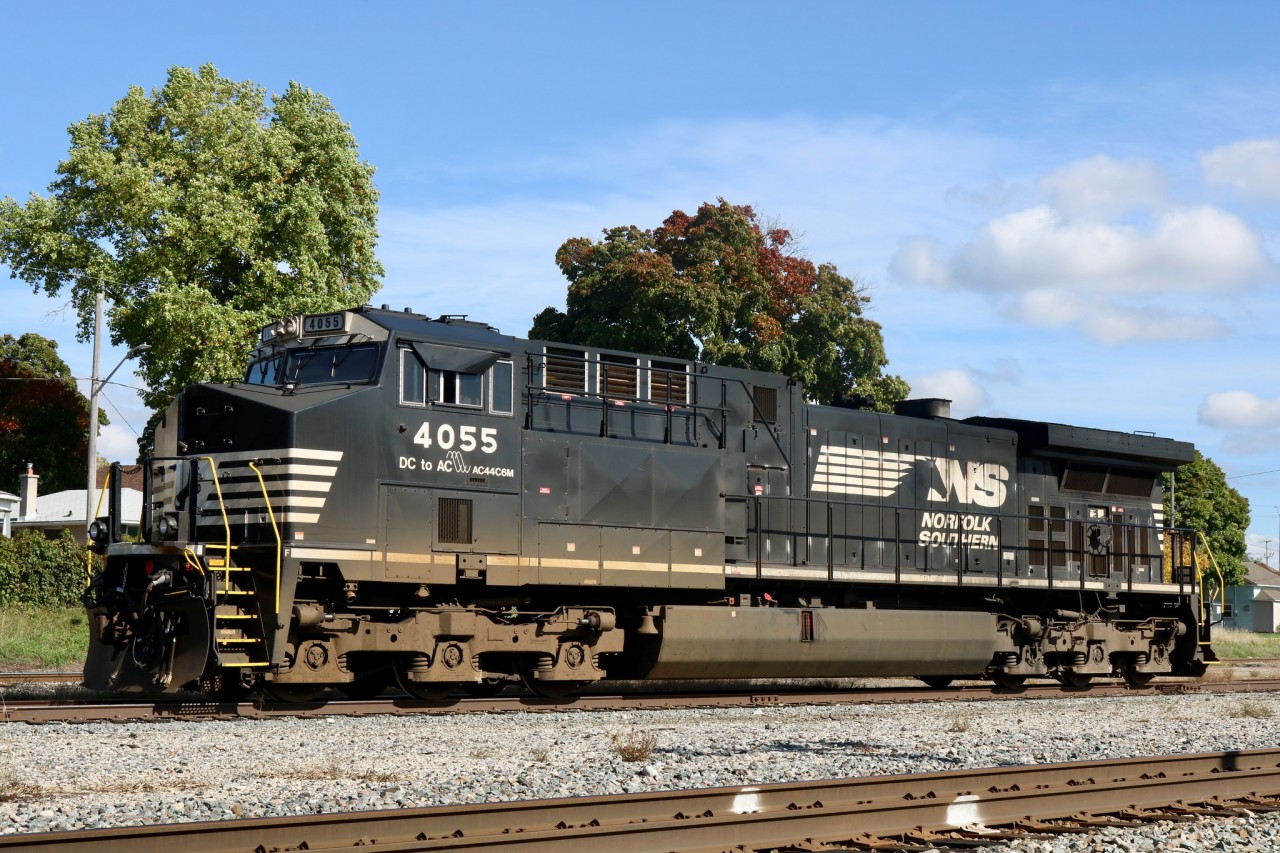 After running out of fuel, 4055 has been refueled and is ready to head back east on 650.