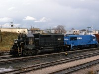 Another view of Conrail GP40 3189 leading its train from from Buffalo into Fort Erie after <a href=http://www.railpictures.ca/?attachment_id=34844><b>crossing the International Bridge</b></a> into Canada. Trailing is U25B 2580 (ex-EL 2511), which was one of the earlier Conrail blue repaints done sometime between June and September 1976 (the first blue repaint was ex-PC GP40 3091 in May of 1976).