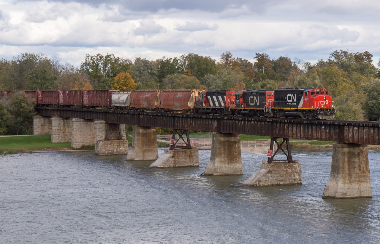 A shot that I have done many a time with the SOR, now a shot that I have been able to repeat with CN.  Here we see CN L580 heading for Hagersville with CN 9473, CN 7025 and CN 4130.  All of their cars today were to work the CGC plant outside of Hagersville.  The mill in Hagersville was not worked on this afternoon.