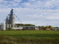 CN 326 has a SD70MAC for power (CSXT 4582) as it passes a single hopper spotted at the Dundee Farms mill in Huntgindon.