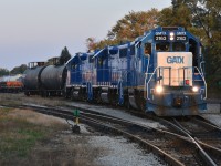 A GMTX trio works London East building the evening's train for St. Thomas