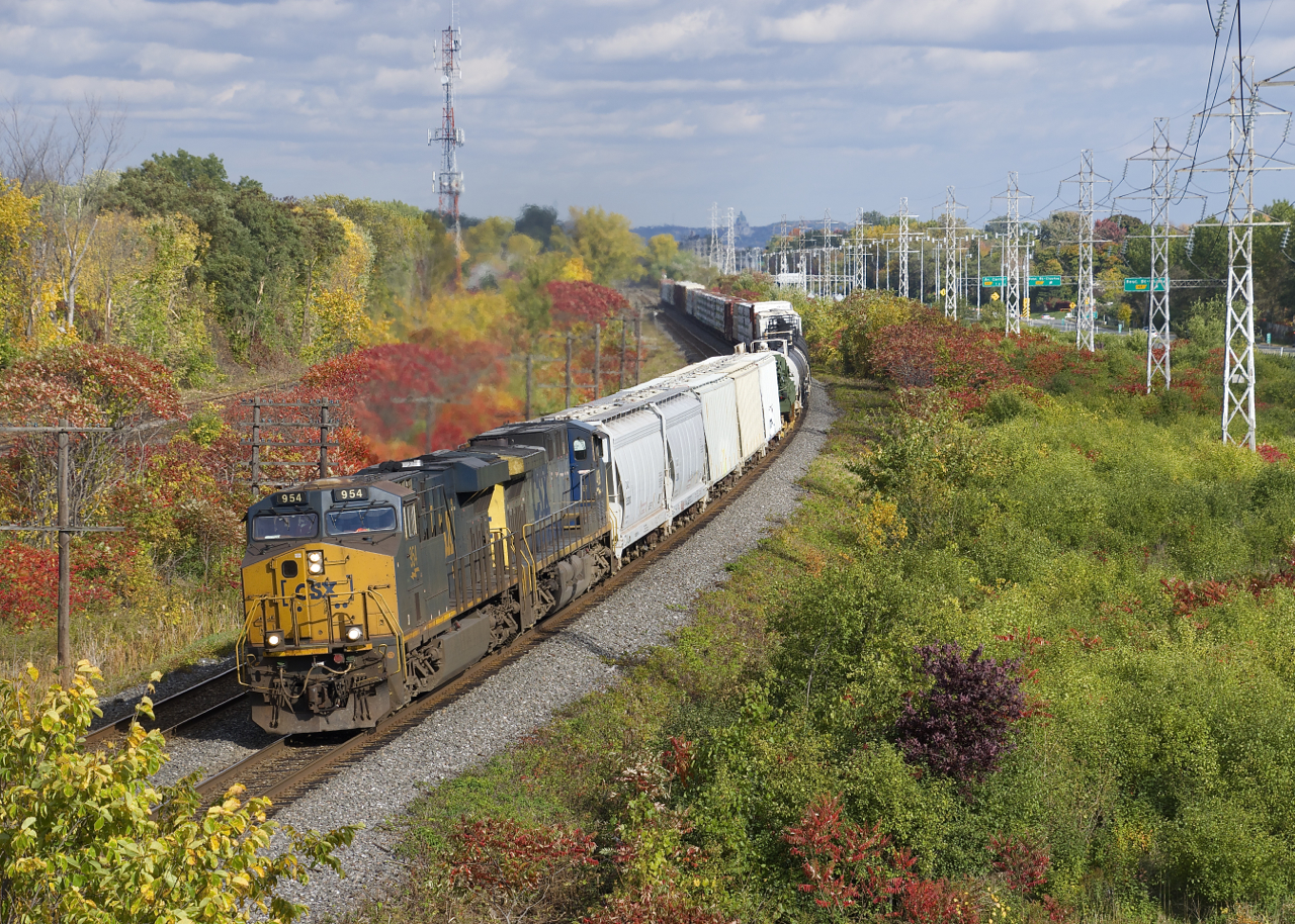 A short and fast CN 327 (224 axles and 59 MPH through the nearby detector at Caron) rounds a curve in Beaconsfield with CSXT 954 & CSXT 498 for power.