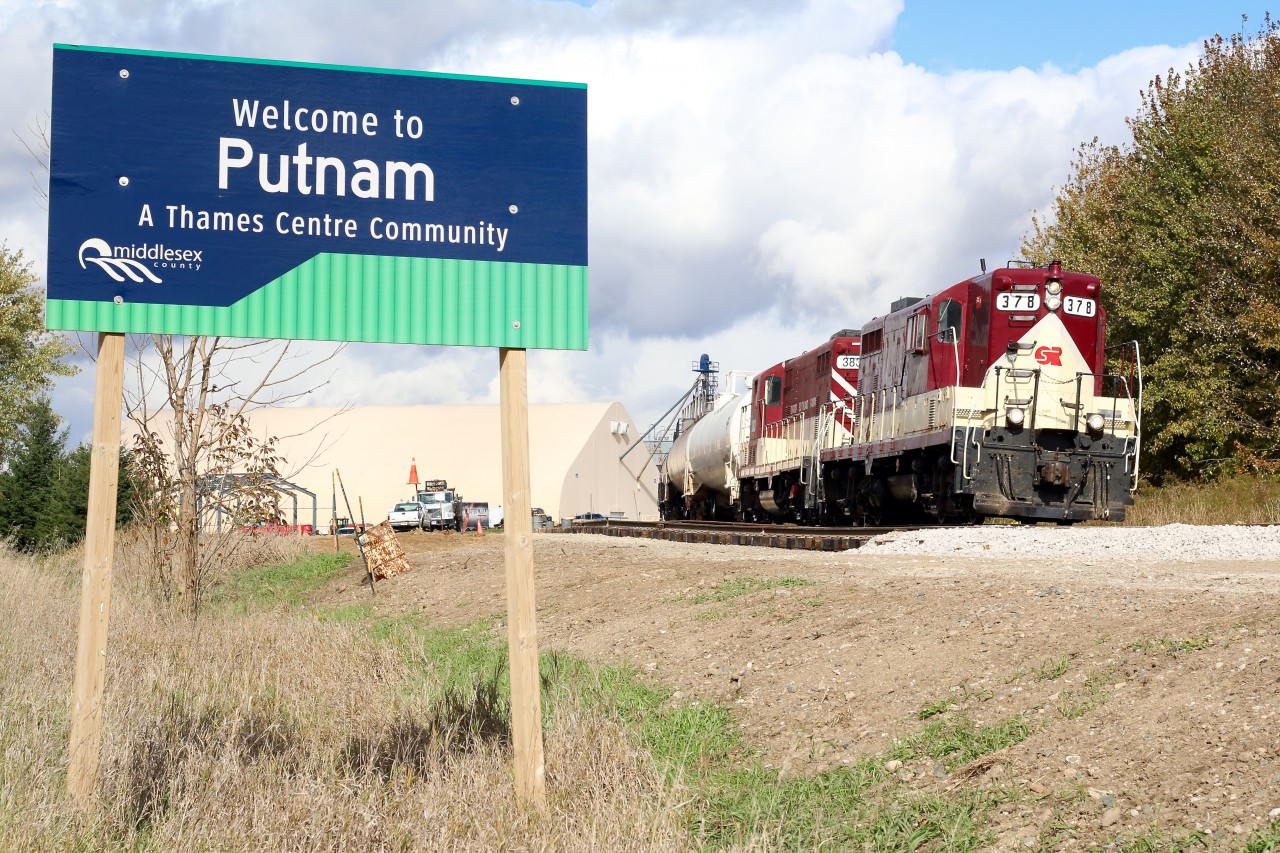 It appears business is booming at the potash facility in Putnam. Here we find OSR's St. Thomas bound train working cars at the facility before proceeding to St. Thomas. In the foreground is construction of new service tracks as well as new buildings being built in the background.