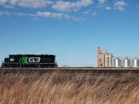 EFCX 1003 sits outside the G3 facility just outside of Pasqua SK. The locomotive is sitting beside the CP Indian Head sub with the facility on the back end of a large U that holds 134 cars, leading to the terminal in the background.