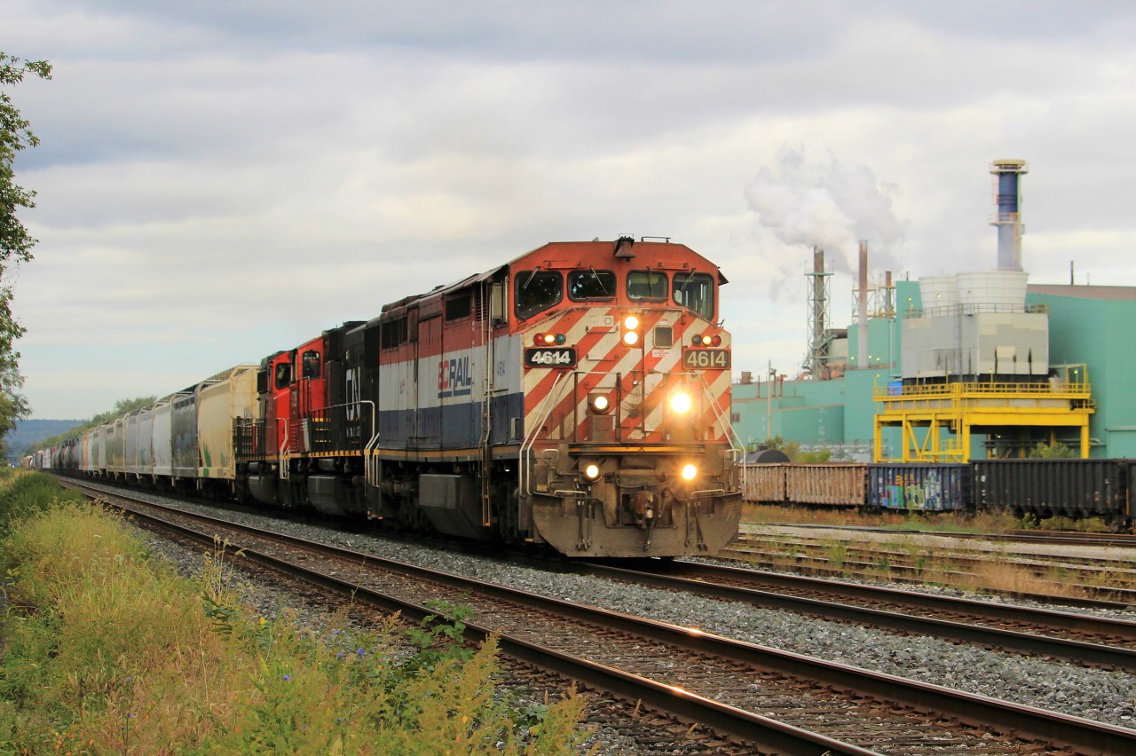 Went out this morning before work to see what I could find. Ended up catching 421 on its way through Parkdale Yard with a rather enjoyable lashup (SD75I and SD40-2W trailing). Saw 422 not long after. Neither had high cubes today, which was a bit disappointing for me!