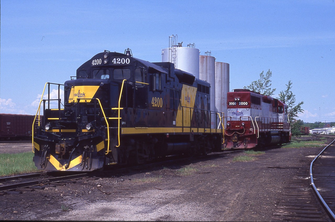 The era of RaiLink in Ontario gave us some rather remarkable paint schemes. A study in contrast is this pair sitting near the former CP station in North Bay. Freshly painted RLK 4200 (GP 9)and RLK 2000 (GP 38) could hardly appear much different with their clashing dress coats.  The 4200, an old SP, was scrapped by a broker in 2008. Last I heard of 2000 was that it had been working around Brantford later on that year. What happened to it? Anyone know?