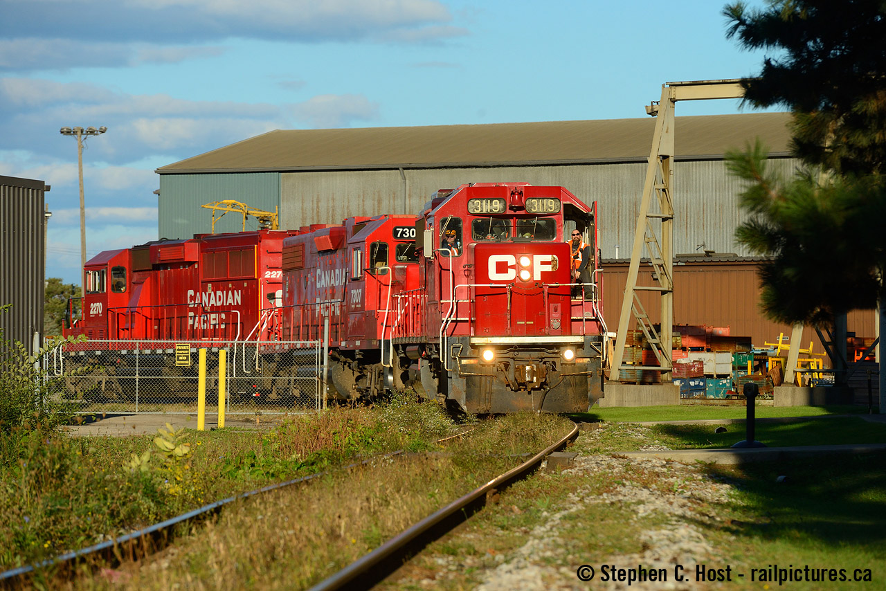 Up in North Hamilton, the area SOR/CP refers to as the "Far East" of the Industrial basin of Hamilton, CP's Kinnear yard job is returning from switching VFT in the last golden rays of a fall day.