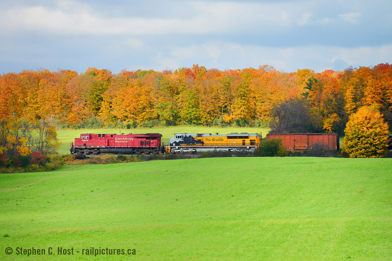 Fall 2014 was a great  year for colour, and the trains played ball too with a splash of yellow on this westbound ethanol. I don't follow UP at all, is 1989 still around?