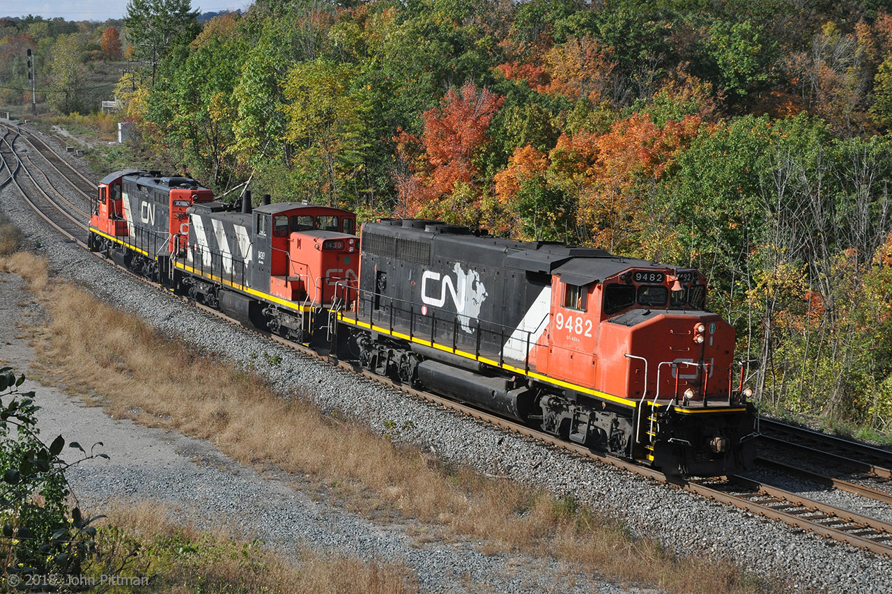 CN light power including middle GMD-1 CN 1439 are on a Sunday afternoon run at low mileage on the CN Dundas Sub, heading for Aldershot Yard where they would do some switching at the west end.
The engines are near the bottom of the long downhill from Copetown. No dynamic brakes in this set - underframe haze was visible in prior pictures, and there was a smell of hot brakes after they had gone.