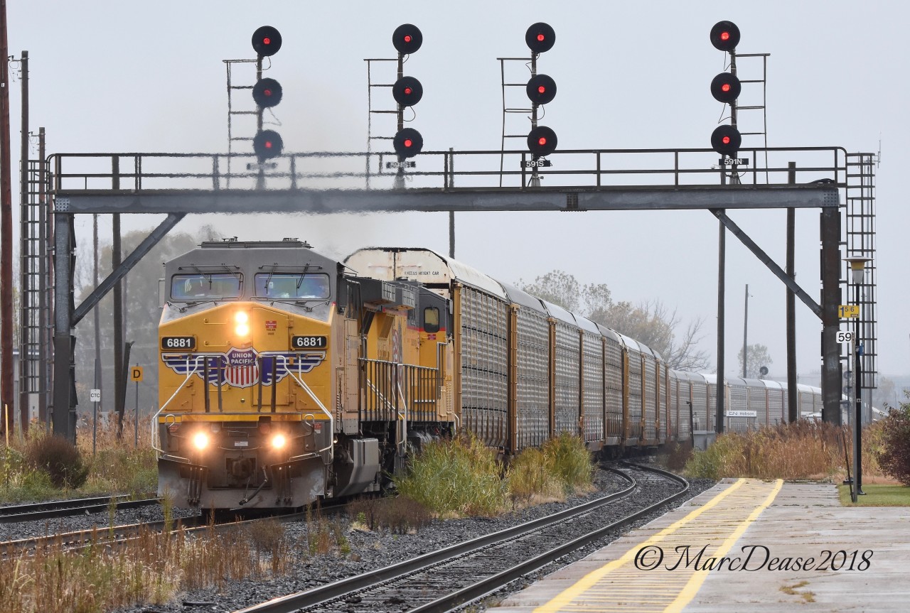 There's been a lot of interesting power through Sarnia lately and this was no exception. Double UP  lashup with UP 6881 and UP 6665 roll past Hobson into Sarnia on a dreary fall day.