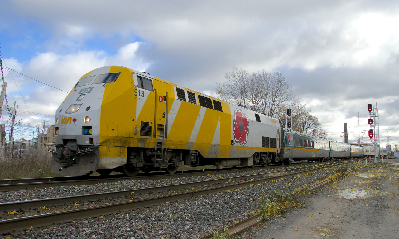 Both VIA 906 and VIA 913 received poppies on their long hoods to commemorate Remembrance Day. I happened to see VIA 913 leading VIA 633 through St-Henri on Remembrance Day morning, bound for Ottawa.