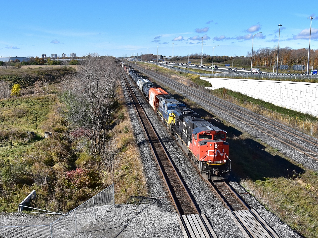 CN #376 


with CN8960-xCSX7356 on 614 axles, 


on approach Whitby crossover,


 11:09 November 4 , 2018 image by SDanko