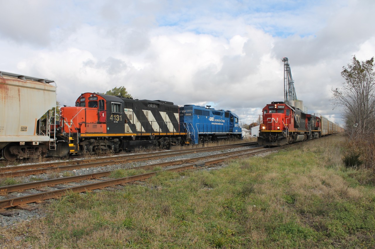 While CN 514 gets ready to back some cars into the track at Agris, CN 439 races by bound for Windsor.