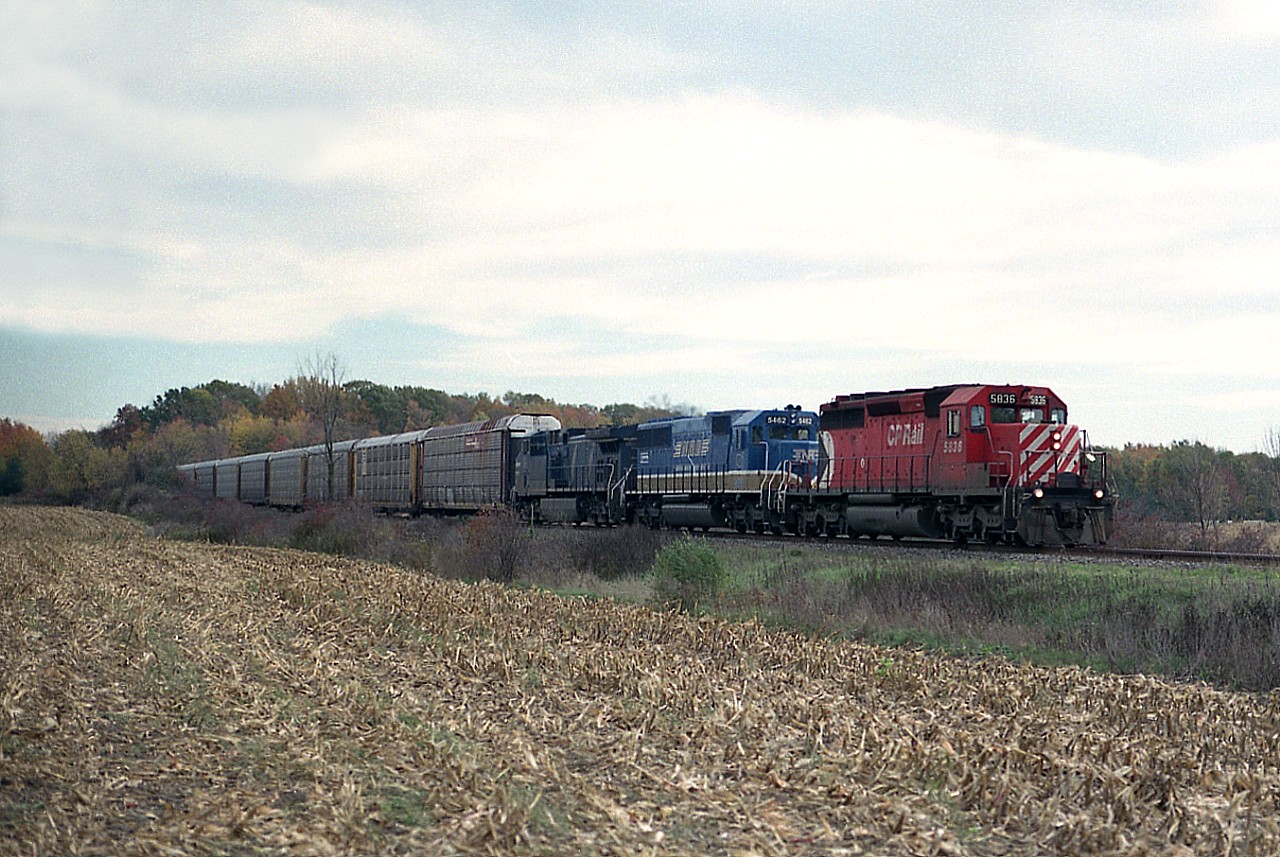 Northbound Buffalo to Toronto CP 5836, NRE 5462 and CEFX 1028 rolling thru Fenwick, approximately mile 27 as it comes up to Canboro Rd crossing. Of interest in this locomotive consist is the middle unit. An NRE SD50u Demonstrator, on loan for evaluation by CP beginning October 2007. (anyone know for how long?) The unit was Conrail 6808, then in the breakup of CR it went to NS, renumbered 5462. Sold to NRE and upgraded with new technology.
This was a hard unit to catch. And in this case, was seen completely by surprise. Nice paint scheme!!
