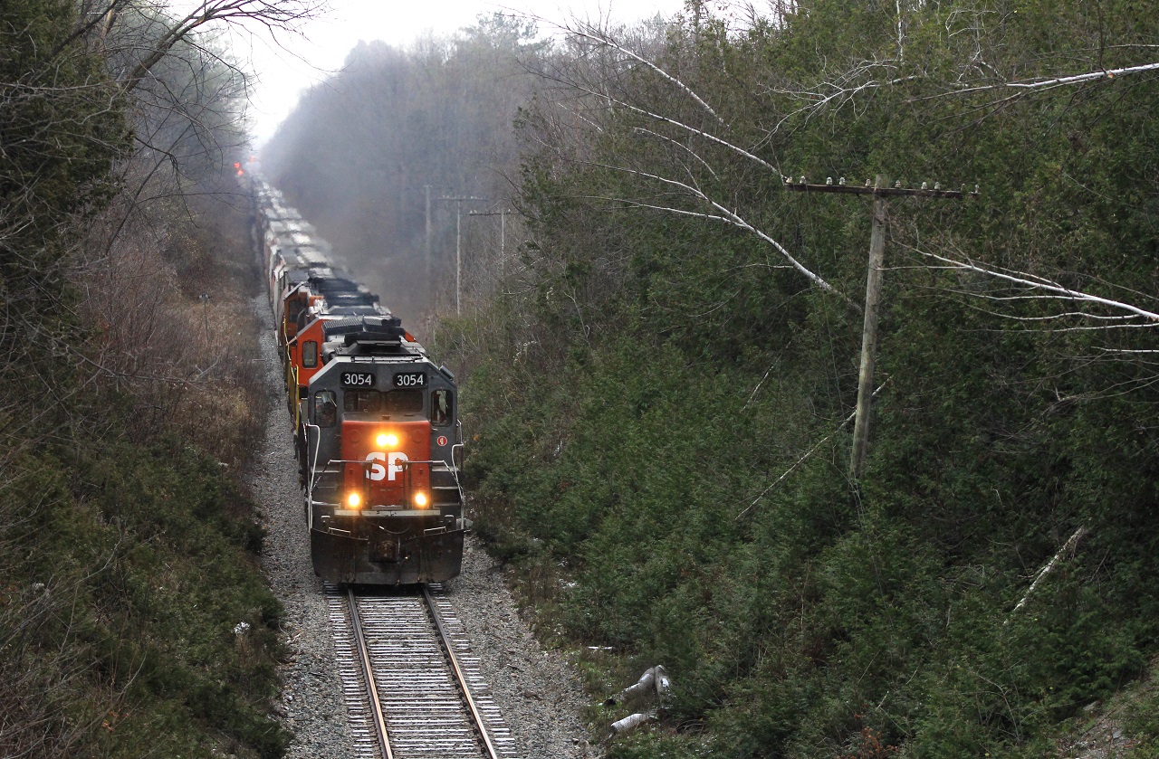 GEXR 431 works up the hill at Limehouse with recently applied "SP" initials on the nose of it bringing the unit back to it's original 80's look. Great work to whoever the artist(s) are!