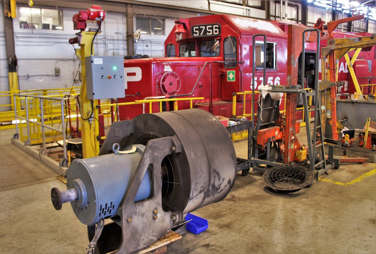 Railpictures.ca Paul Santos Photo Closeup of the AC auxiliary