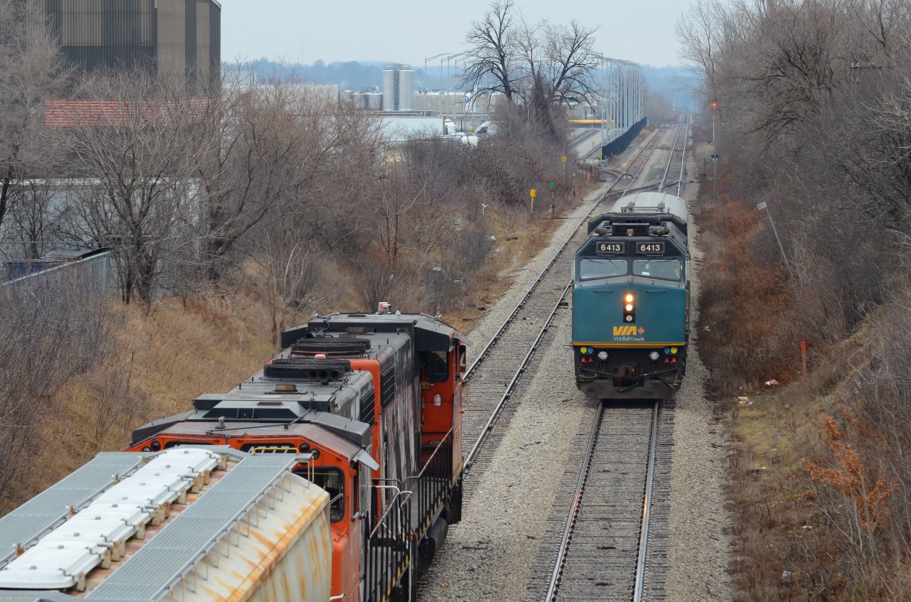CN L540 switches the east end of Kitchener yard as VIA 85 rolls past it. Fortunately, L540 stopped in a good spot letting me snap a perfect shot of the 2 trains meeting.